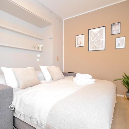 Bright 2Br - 8Th Floor, Balcony, Free Parking - By Gravity Prague Apartment Luaran gambar