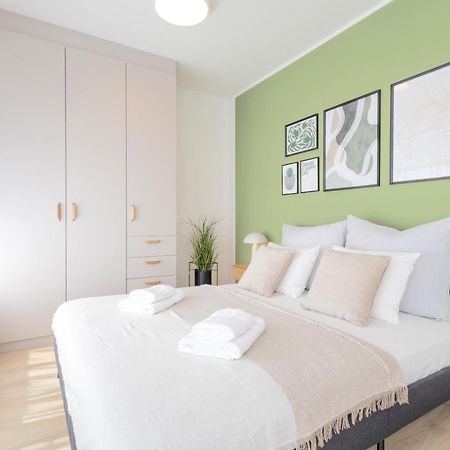 Bright 2Br - 8Th Floor, Balcony, Free Parking - By Gravity Prague Apartment Luaran gambar