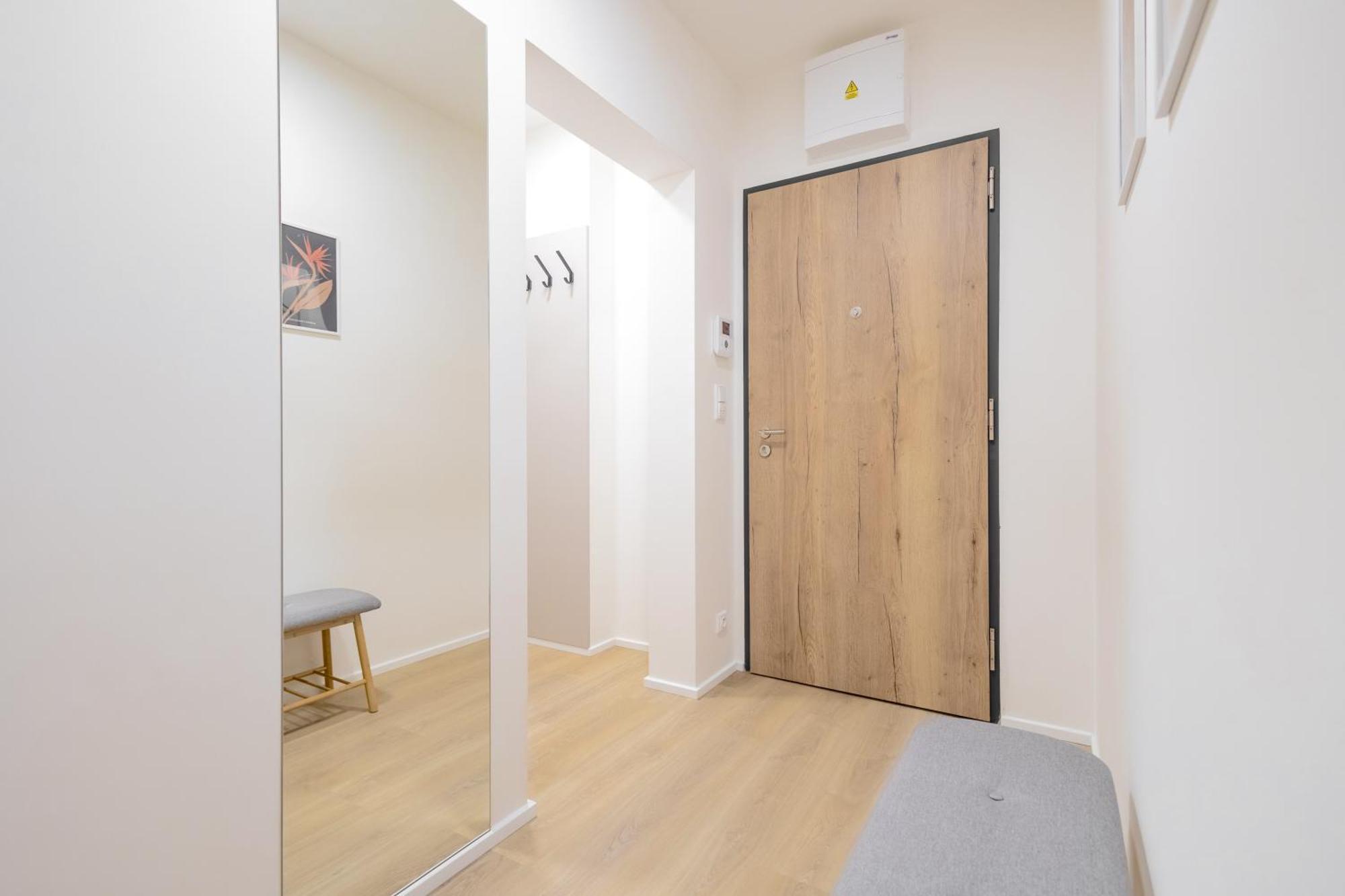Bright 2Br - 8Th Floor, Balcony, Free Parking - By Gravity Prague Apartment Luaran gambar