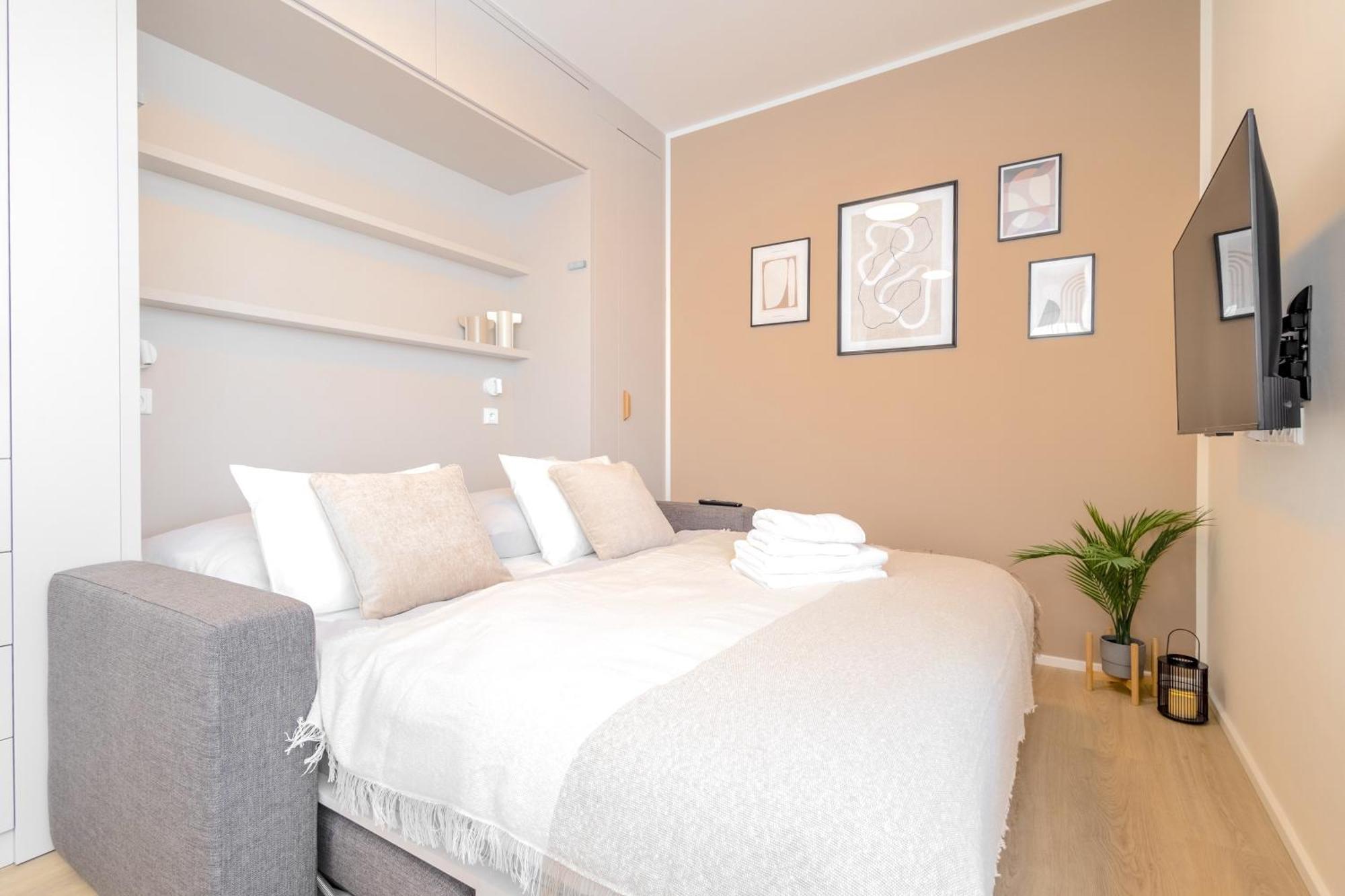 Bright 2Br - 8Th Floor, Balcony, Free Parking - By Gravity Prague Apartment Luaran gambar