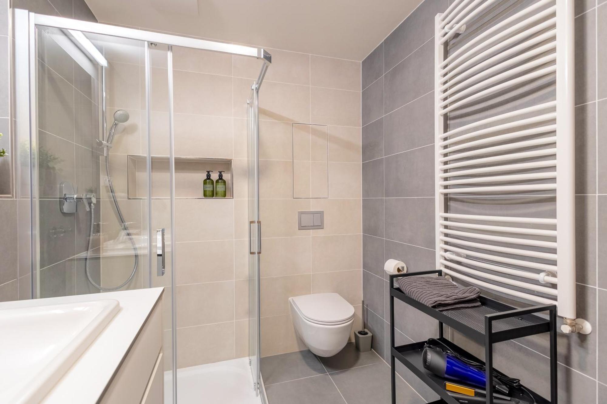 Bright 2Br - 8Th Floor, Balcony, Free Parking - By Gravity Prague Apartment Luaran gambar