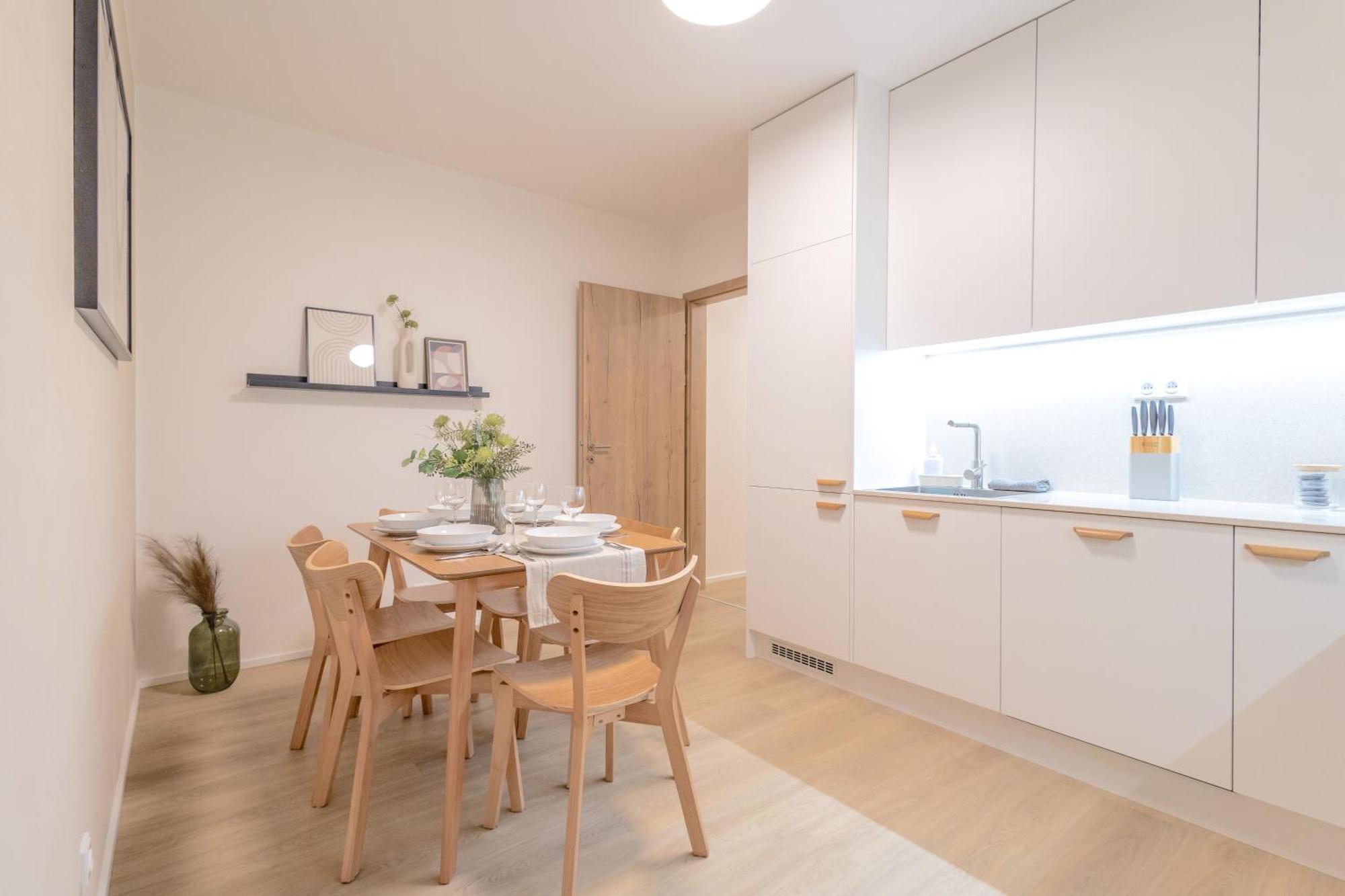 Bright 2Br - 8Th Floor, Balcony, Free Parking - By Gravity Prague Apartment Luaran gambar