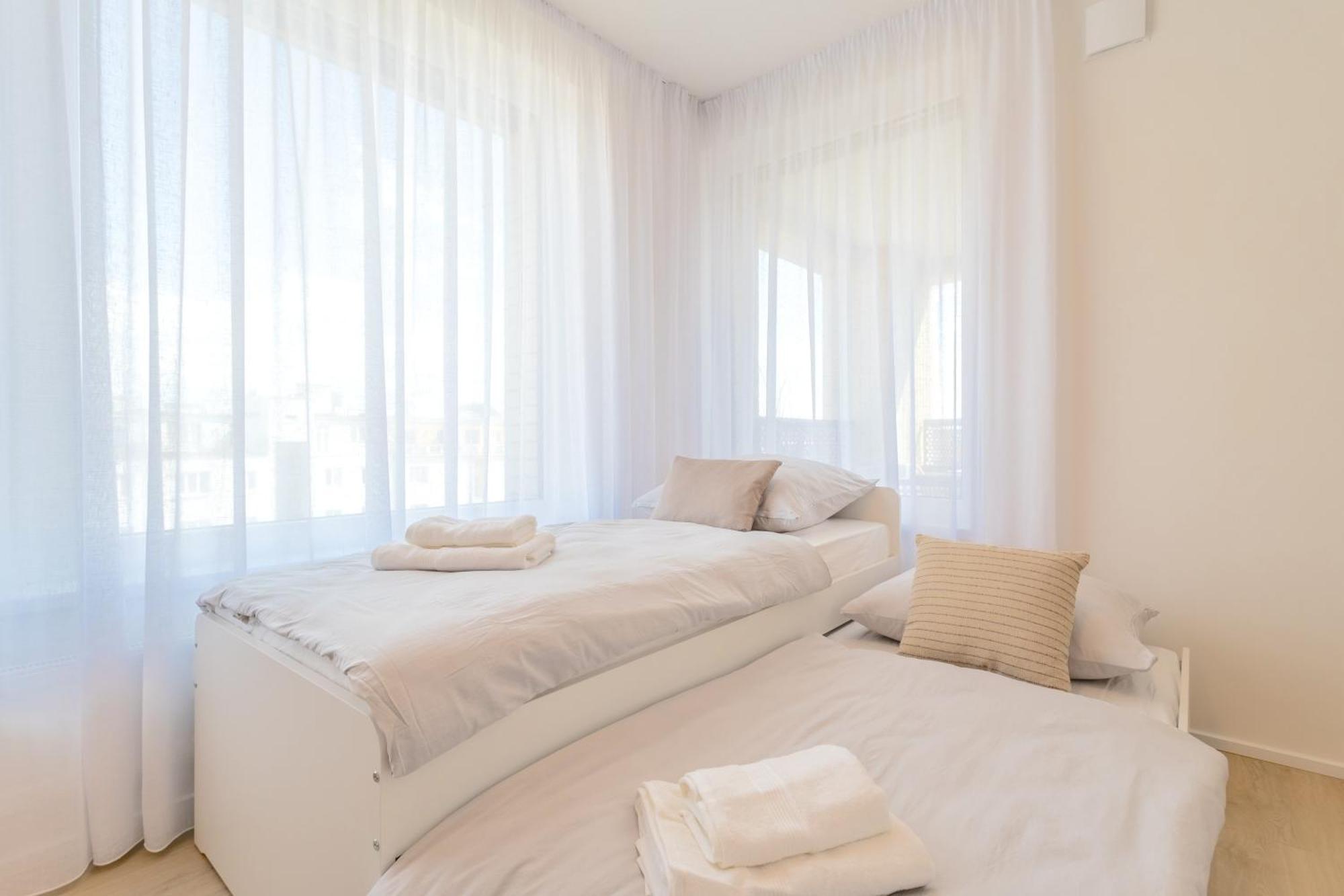 Bright 2Br - 8Th Floor, Balcony, Free Parking - By Gravity Prague Apartment Luaran gambar