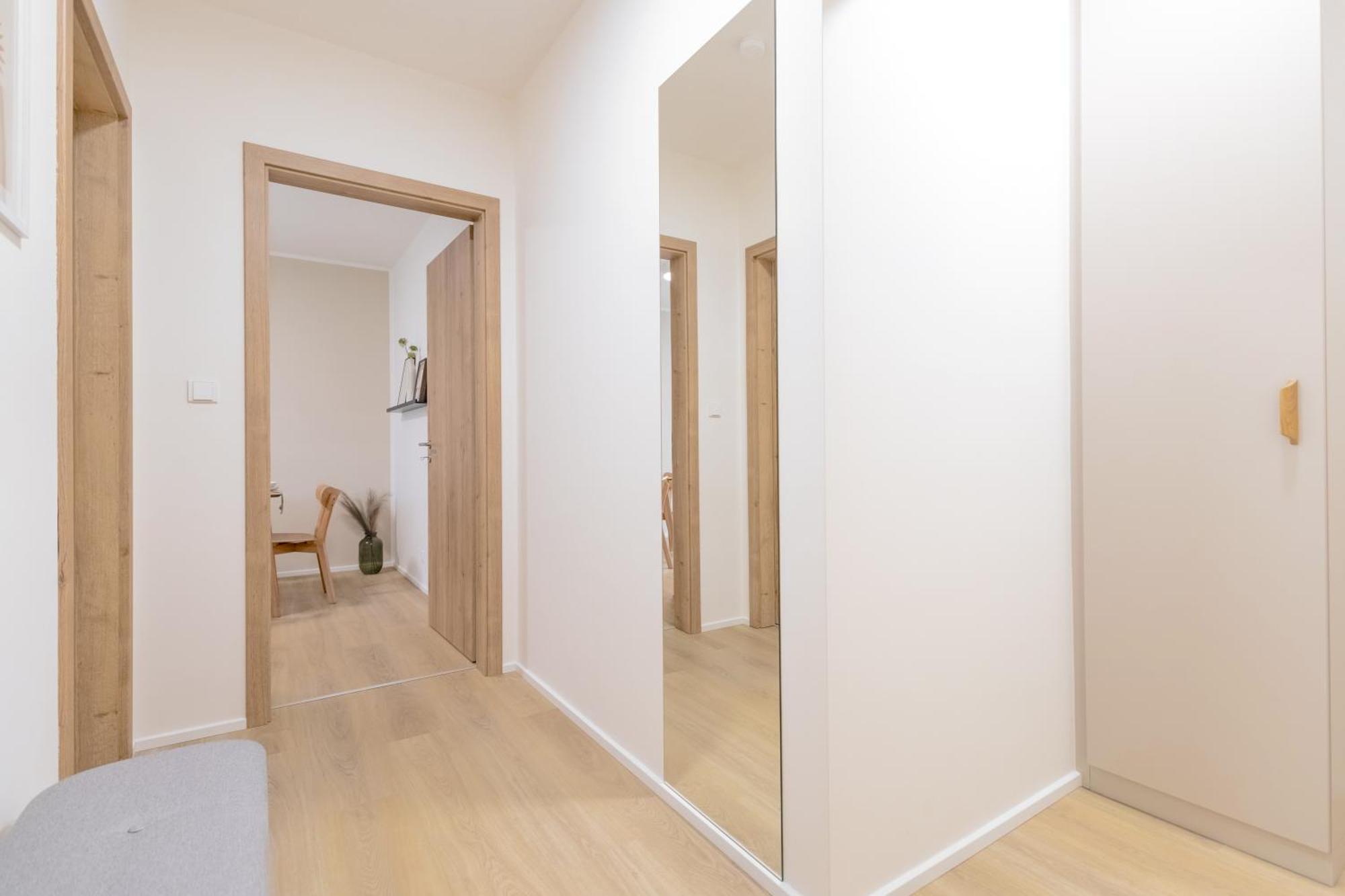Bright 2Br - 8Th Floor, Balcony, Free Parking - By Gravity Prague Apartment Luaran gambar