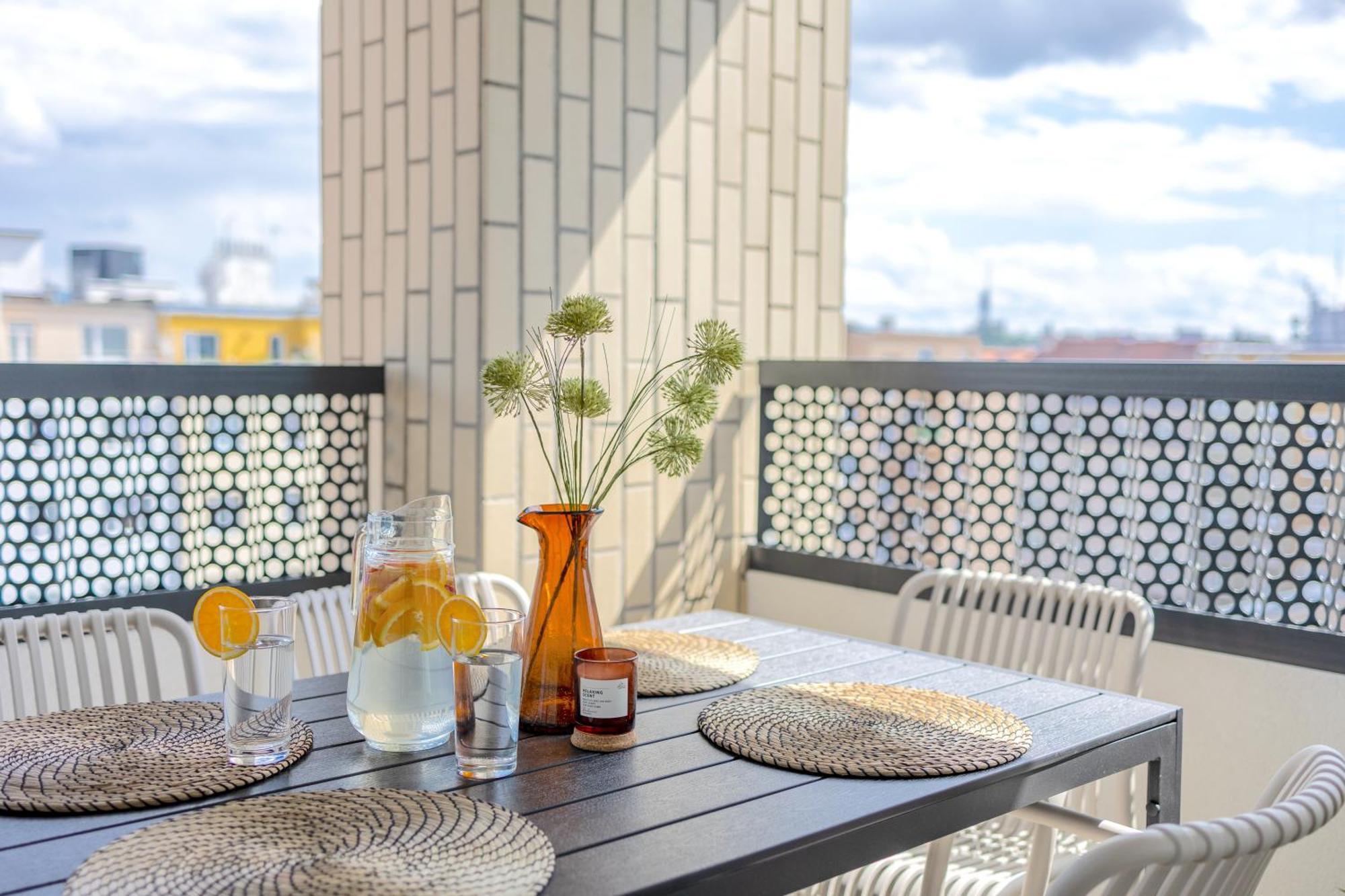 Bright 2Br - 8Th Floor, Balcony, Free Parking - By Gravity Prague Apartment Luaran gambar