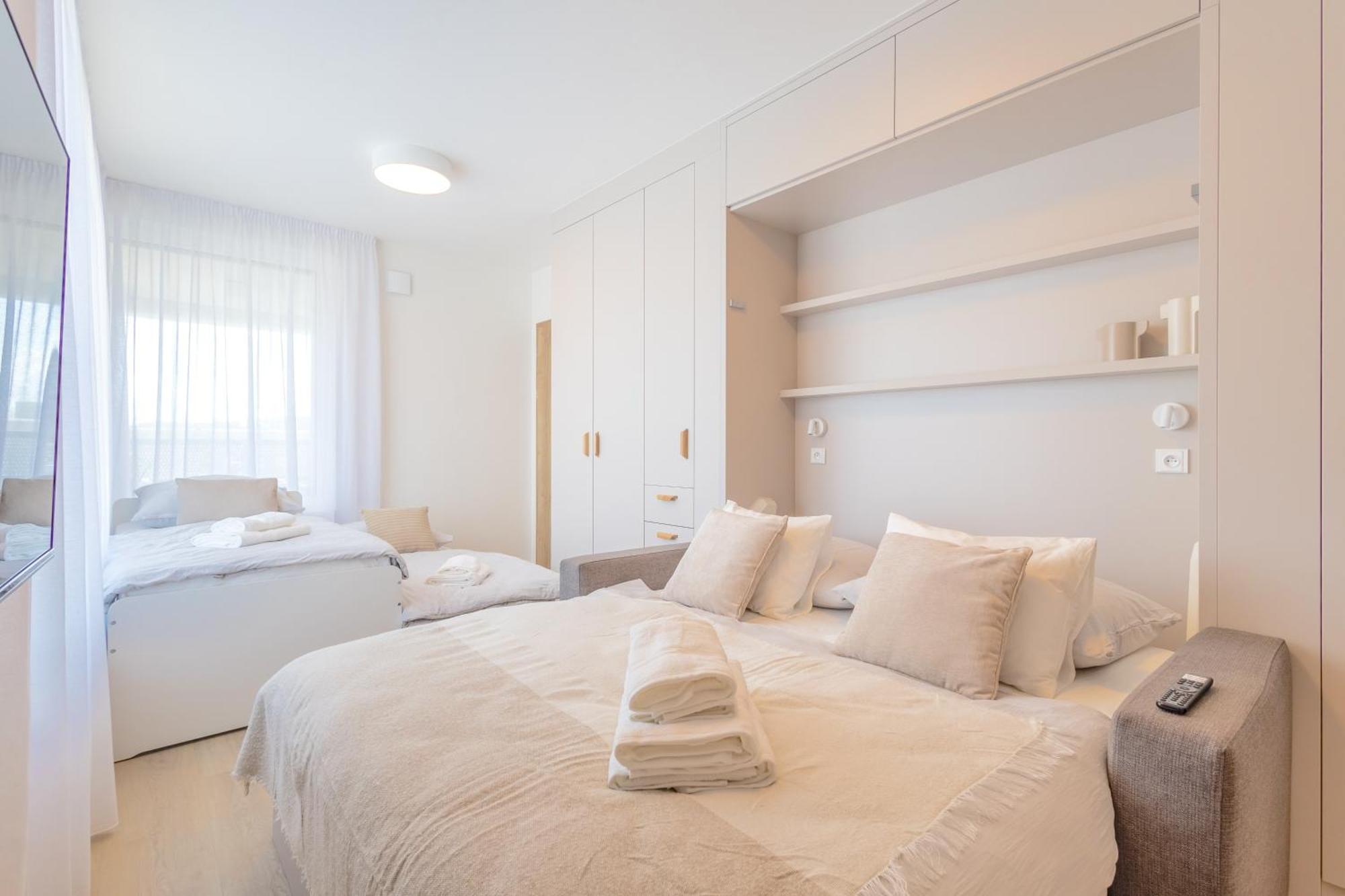 Bright 2Br - 8Th Floor, Balcony, Free Parking - By Gravity Prague Apartment Luaran gambar