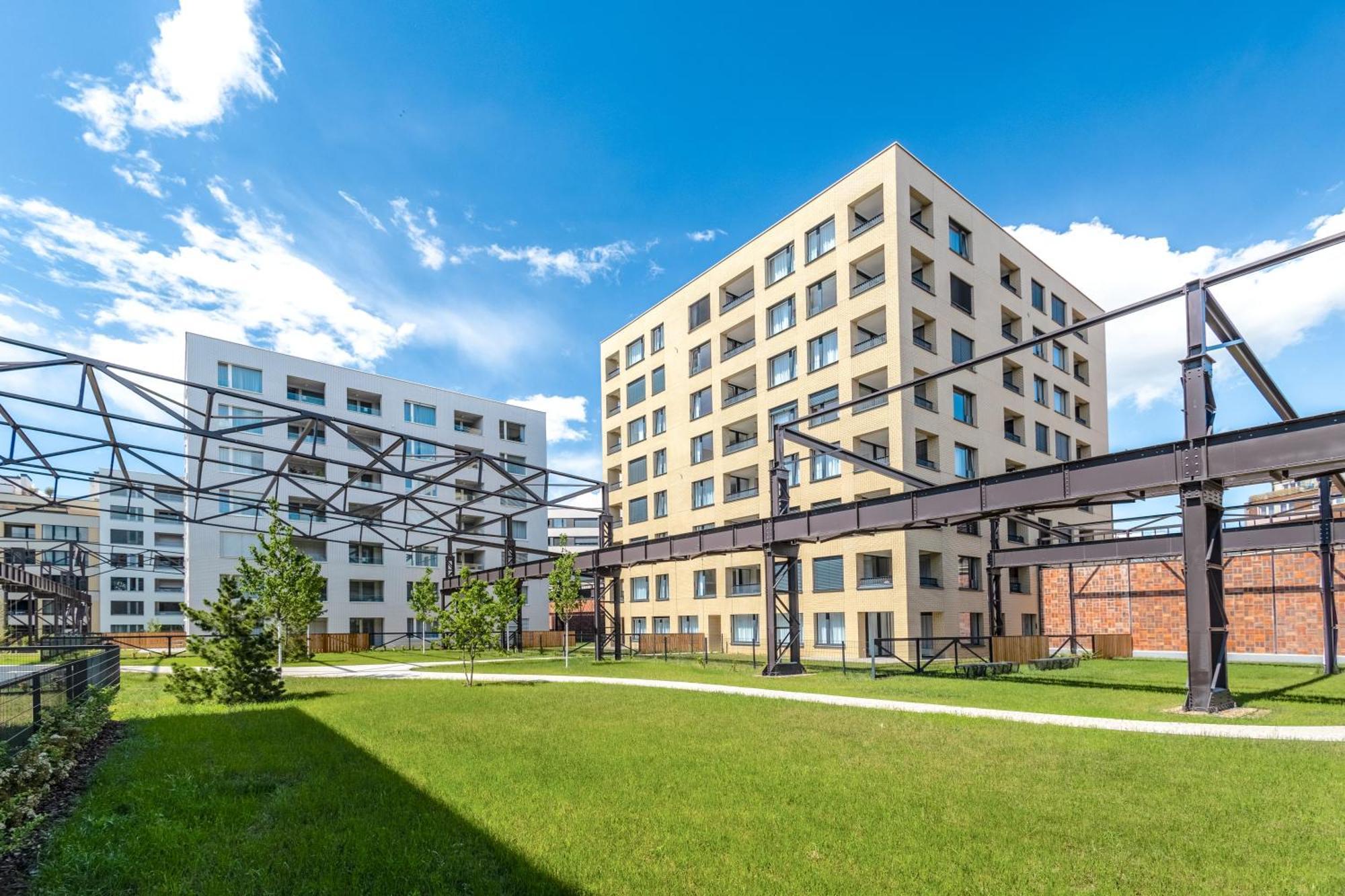 Bright 2Br - 8Th Floor, Balcony, Free Parking - By Gravity Prague Apartment Luaran gambar