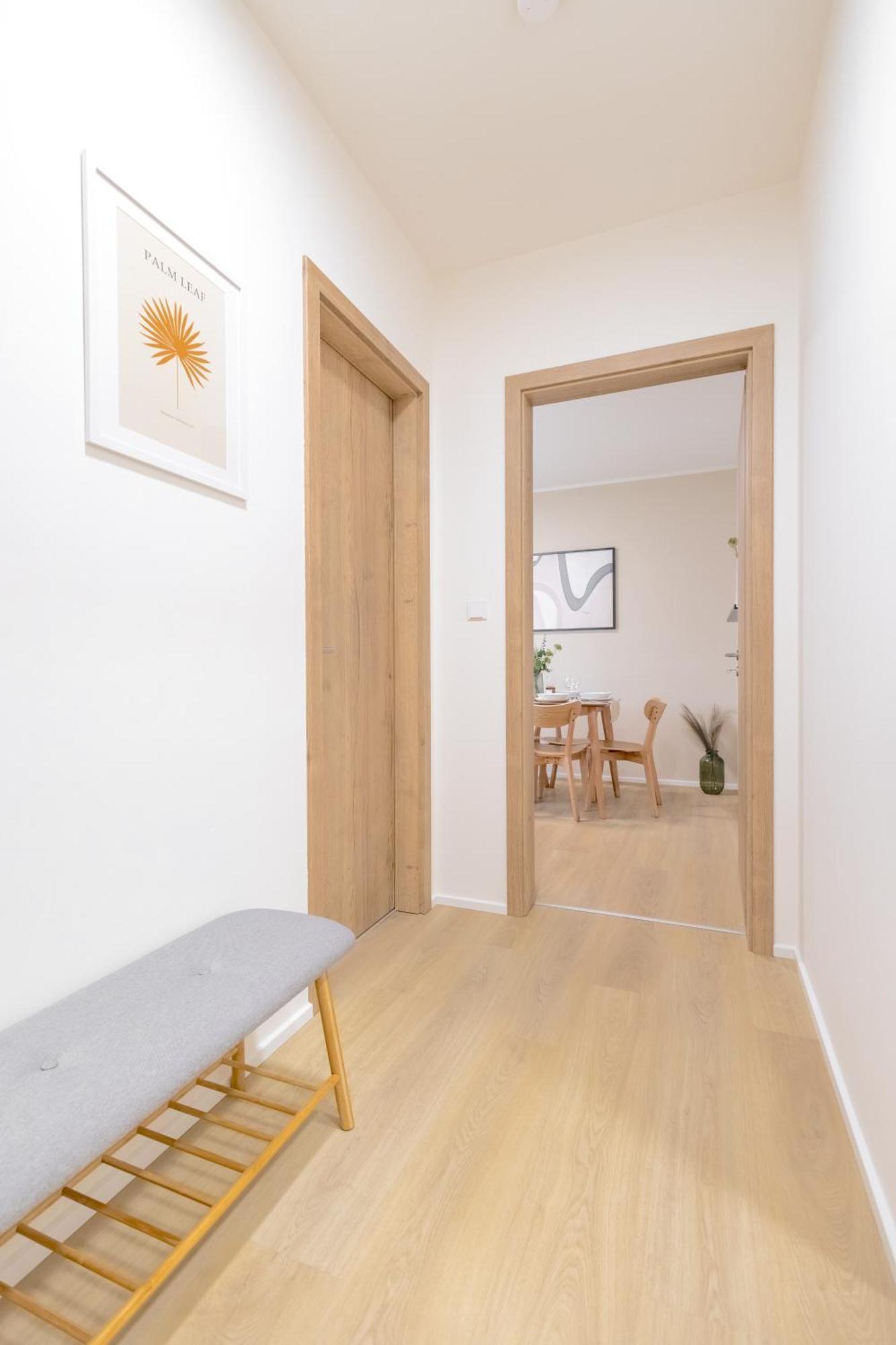 Bright 2Br - 8Th Floor, Balcony, Free Parking - By Gravity Prague Apartment Luaran gambar