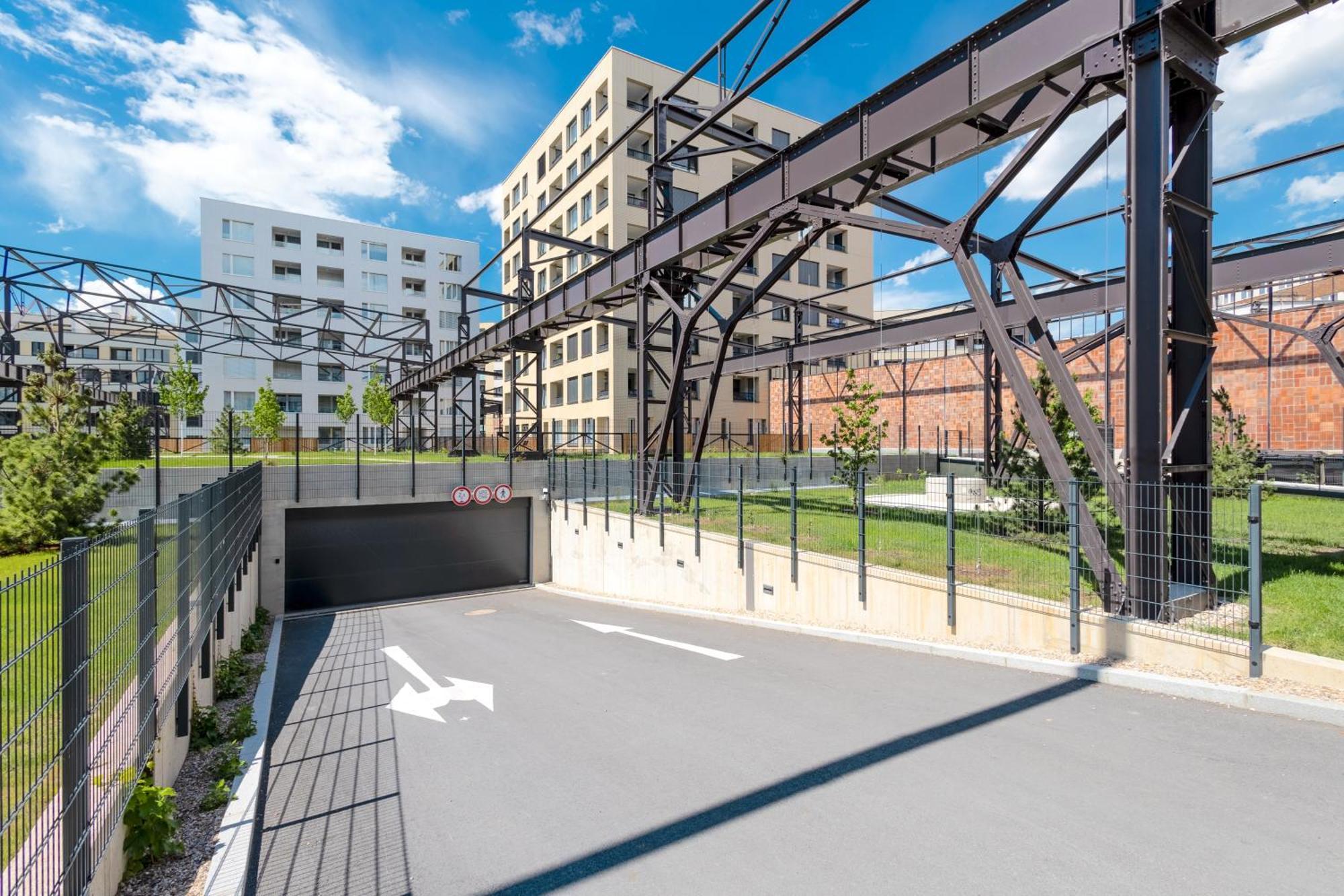 Bright 2Br - 8Th Floor, Balcony, Free Parking - By Gravity Prague Apartment Luaran gambar