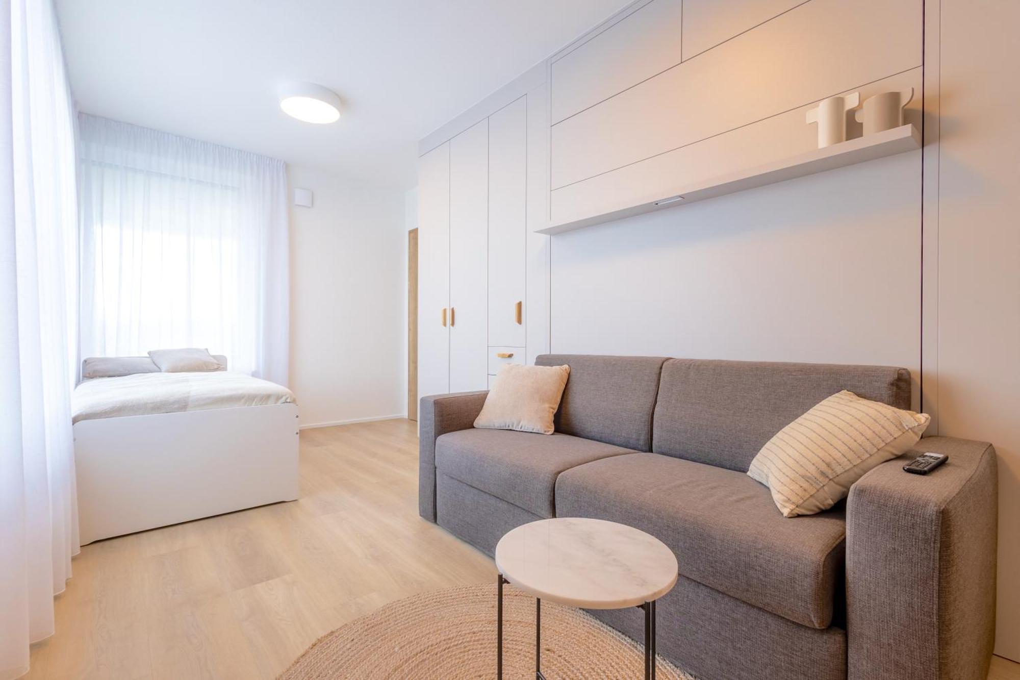 Bright 2Br - 8Th Floor, Balcony, Free Parking - By Gravity Prague Apartment Luaran gambar