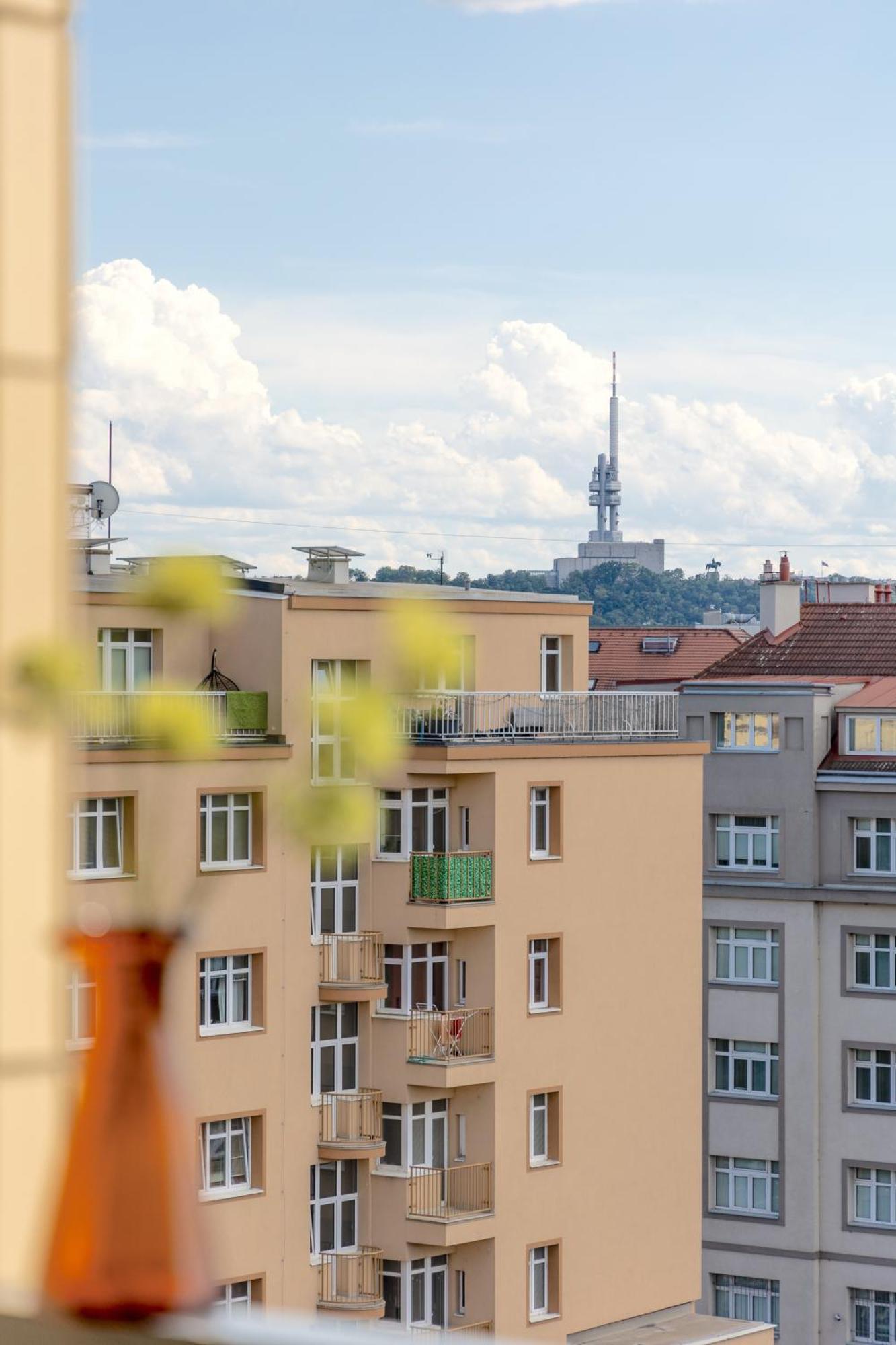 Bright 2Br - 8Th Floor, Balcony, Free Parking - By Gravity Prague Apartment Luaran gambar