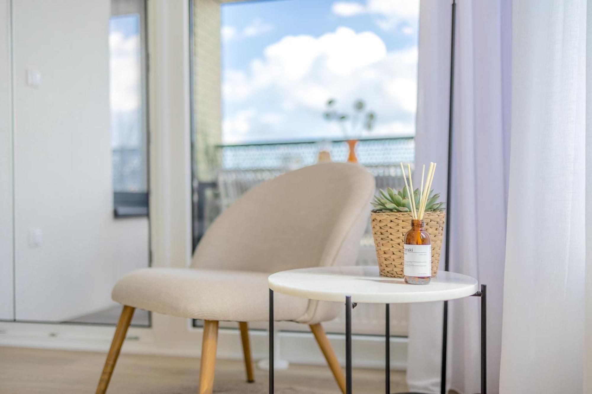 Bright 2Br - 8Th Floor, Balcony, Free Parking - By Gravity Prague Apartment Luaran gambar
