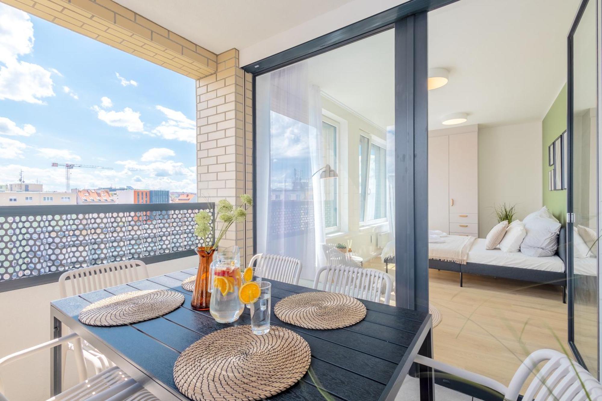 Bright 2Br - 8Th Floor, Balcony, Free Parking - By Gravity Prague Apartment Luaran gambar