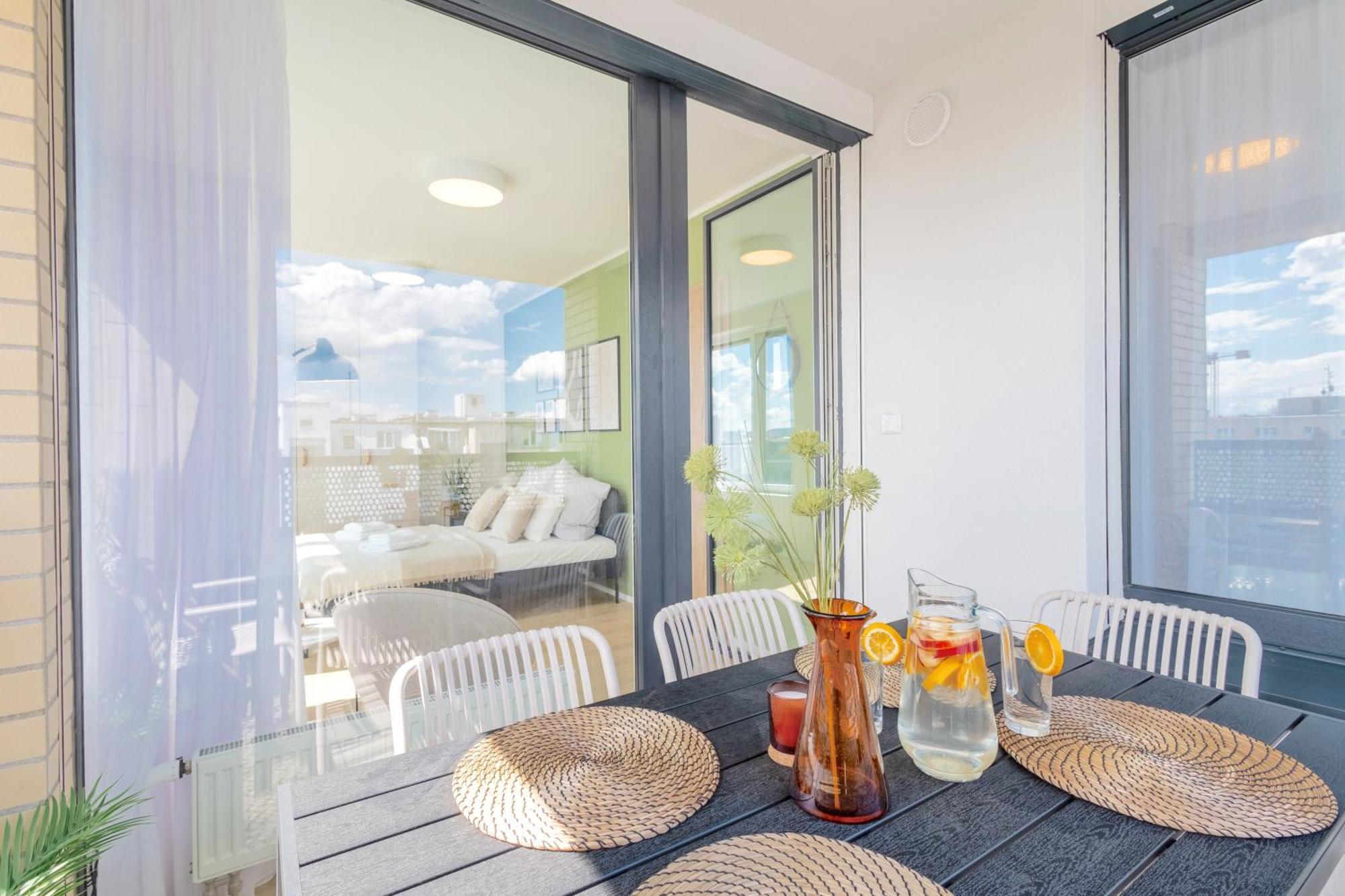 Bright 2Br - 8Th Floor, Balcony, Free Parking - By Gravity Prague Apartment Luaran gambar
