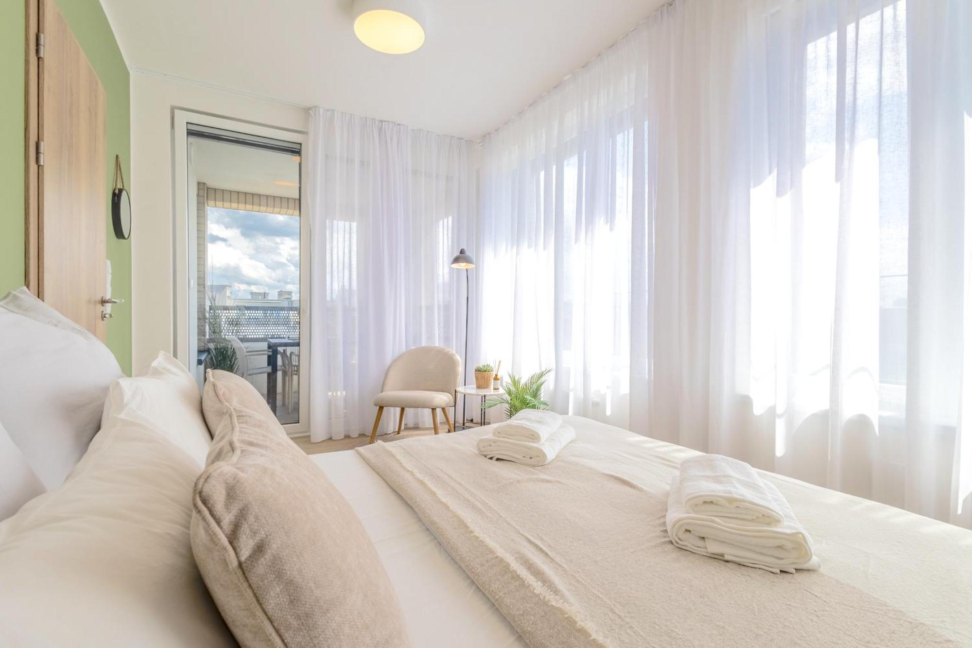 Bright 2Br - 8Th Floor, Balcony, Free Parking - By Gravity Prague Apartment Luaran gambar