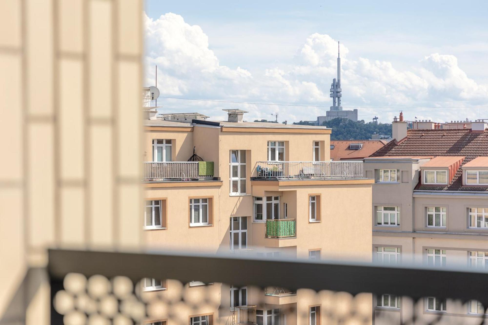 Bright 2Br - 8Th Floor, Balcony, Free Parking - By Gravity Prague Apartment Luaran gambar